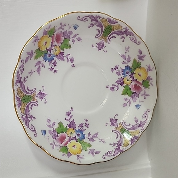 Vintage Colclough Light Purple/ Lavender Floral fine bone china Teacup & saucer - Picture 4 of 5